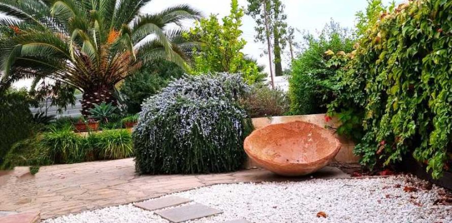 4 bedrooms House in Aglantzia, Cyprus No. 62716