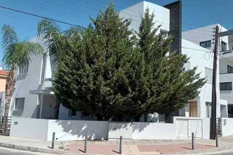 3 bedrooms House in Strovolos, Cyprus No. 75677 2