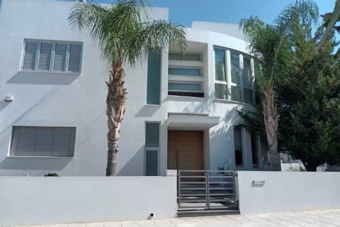 3 bedrooms House in Strovolos, Cyprus No. 75677 1