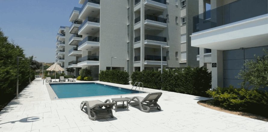 3 bedrooms Apartment in Limassol, Cyprus No. 106111