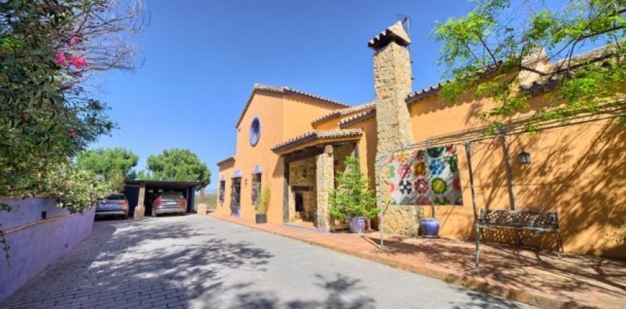 3 dormitorios House en Estepona, Spain No. 25480