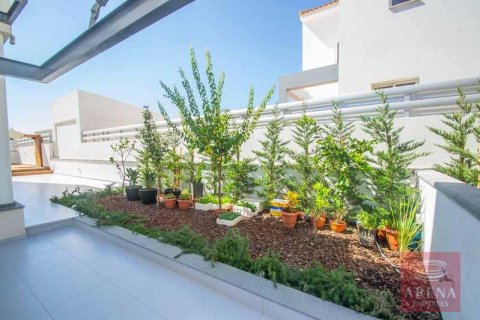 3 bedrooms Villa in Famagusta, Cyprus No. 74113 7