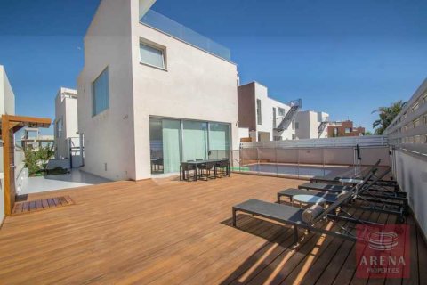 3 bedrooms Villa in Famagusta, Cyprus No. 74113 1