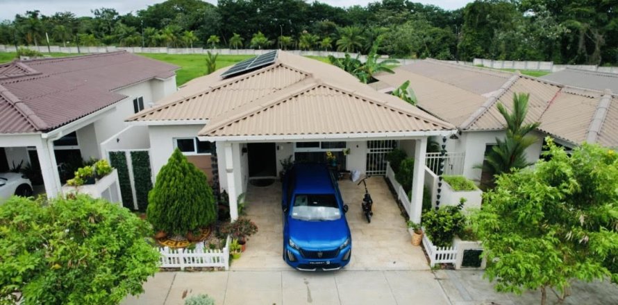 2 bedrooms House in Puerto Caimito, Panama No. 126832