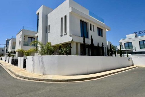 3 bedrooms House in Pernera, Cyprus No. 100498 2