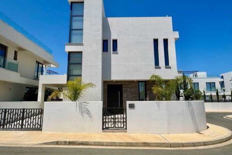 3 bedrooms House in Pernera, Cyprus No. 100498 1