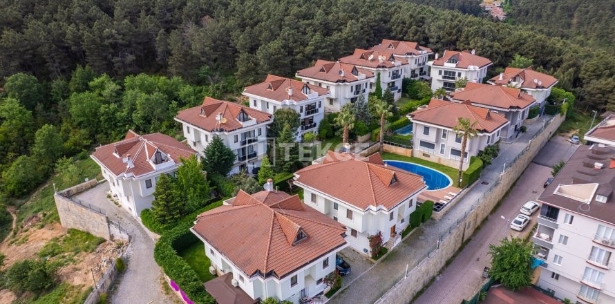 7 chambres Villa à Cekmekoy, Turkey No. 129813