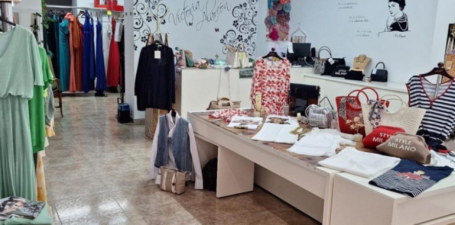 5 bedrooms Commercial property in Torrevieja, Spain No. 86143