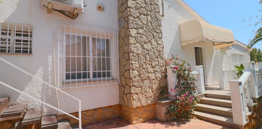 4 dormitorios Villa en La Nucia, Spain No. 111771