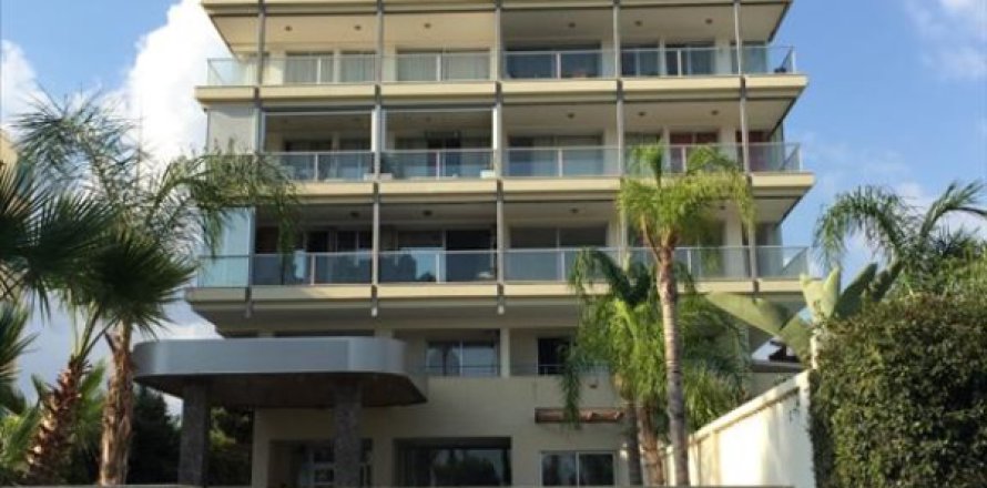 3 bedrooms Apartment in Limassol, Cyprus No. 105876
