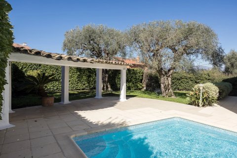 4 bedrooms Villa in Cannes, France No. 100266 4