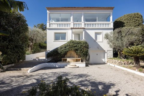 4 bedrooms Villa in Cannes, France No. 100266 2