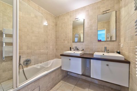 Квартира с 2 спальнями в Рокебрюн-Кап-Марта, Франция №68931 8