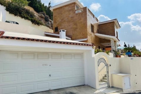 4 bedrooms Villa in Paphos, Cyprus No. 99333 1