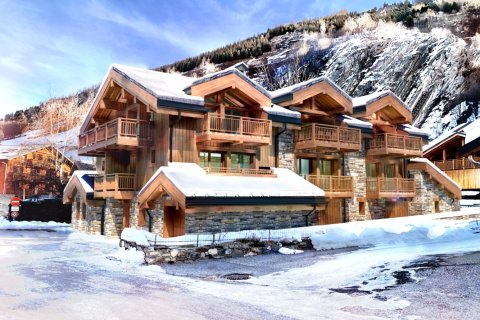 2 bedrooms Apartment in Les Belleville, France No. 100061 3