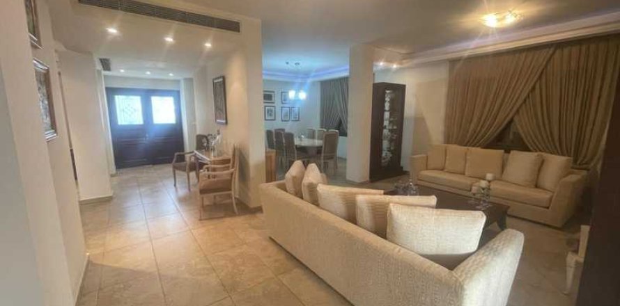 3 bedrooms House in Strovolos, Cyprus No. 76572