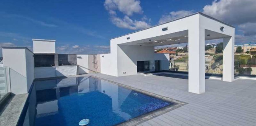 4 bedrooms Apartment in Mesa Geitonia, Cyprus No. 77434