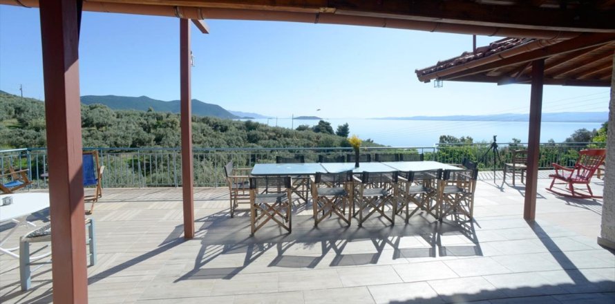 8 rooms Villa in Pelasgia, Greece No. 56503