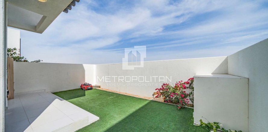 Таунхаус с 3 спальнями в Намтыльем, Вьетнам №94446