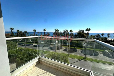 Квартира с 3 спальнями в Лимассол, Кипр №77423 1