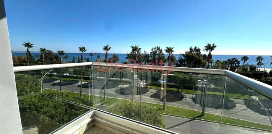 Квартира с 3 спальнями в Лимассол, Кипр №77423