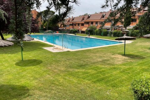 6 bedrooms Duplex in Madrid, Spain No. 26190