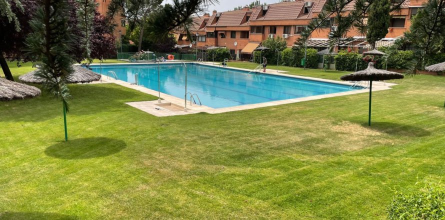 6 bedrooms Duplex in Madrid, Spain No. 26190