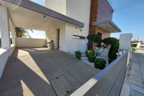 4 bedrooms Villa in Germasogeia, Cyprus No. 30377 3