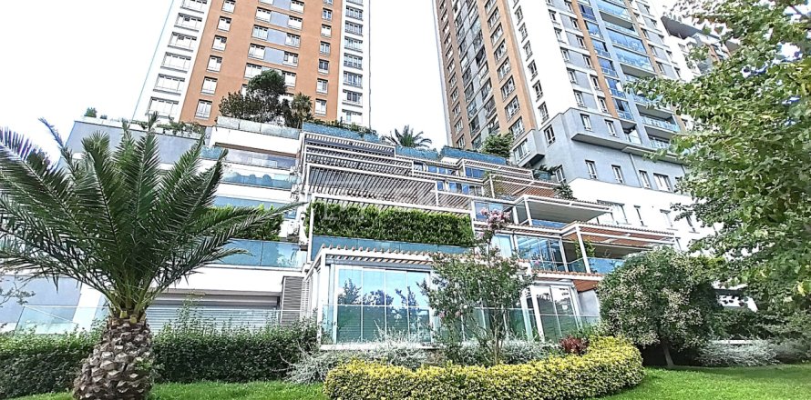 4 bedrooms Apartment in Istanbul, Turkey No. 128136