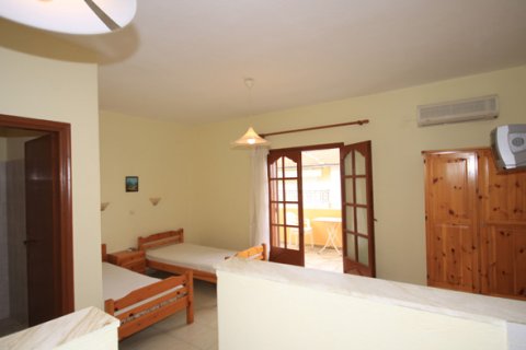 Отель, гостиница с 13 комнатами в Халкидики, Греция №60654 11