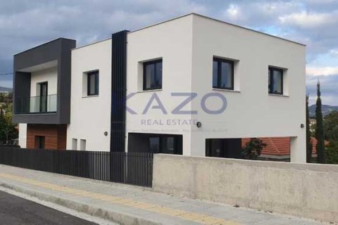 3 bedrooms Villa in Pyrgos, Cyprus No. 72198 1