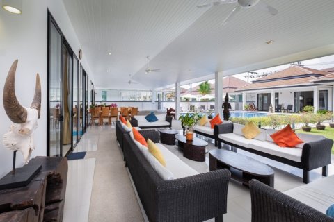 300m² Villa in Bang Tao, Thailand No. 97389 5