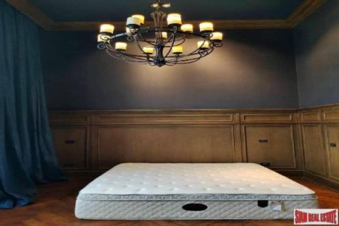 5 bedrooms Villa in Bangkok, Thailand No. 97066 11