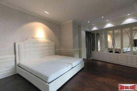 5 bedrooms Villa in Bangkok, Thailand No. 97066 12