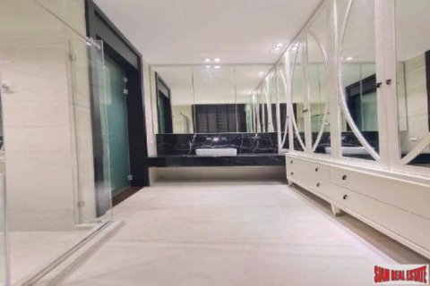 5 bedrooms Villa in Bangkok, Thailand No. 97066 8