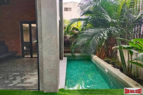 5 bedrooms Villa in Bangkok, Thailand No. 97066 4