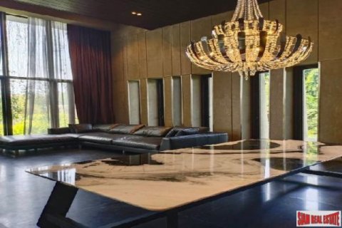 5 bedrooms Villa in Bangkok, Thailand No. 97066 3
