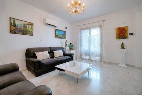 4 bedrooms House in Chloraka, Cyprus No. 43068 9