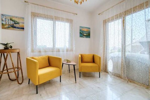 4 bedrooms House in Chloraka, Cyprus No. 43068 13