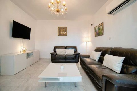 4 bedrooms House in Chloraka, Cyprus No. 43068 12