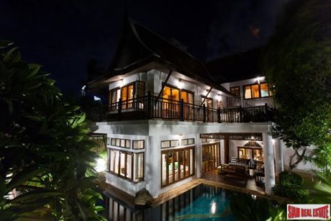 4 bedrooms Villa in Jomtien Beach, Thailand No. 96748 1