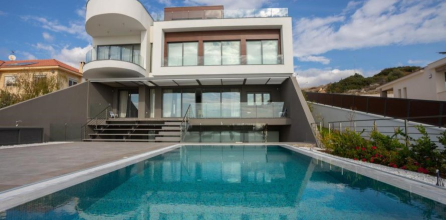 5 bedrooms Villa in Limassol, Cyprus No. 106537