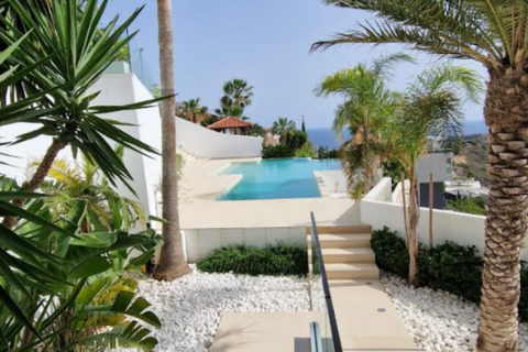 Вилла с 5 спальнями в Агиос Тихонас, Кипр №62570 4