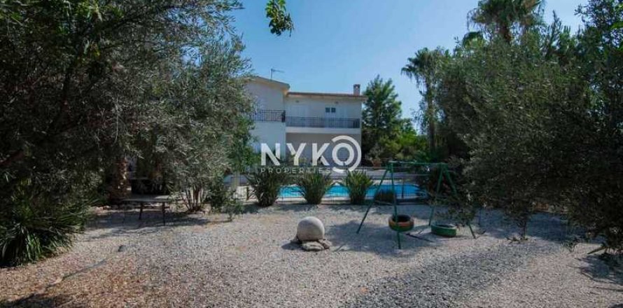 4 bedrooms House in Parekklisia, Cyprus No. 45382