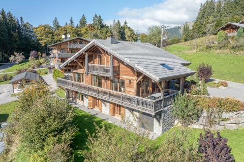 5 bedrooms House in Les Gets, France No. 99487 2