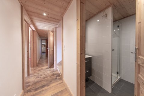 5 bedrooms House in Les Gets, France No. 99487 20