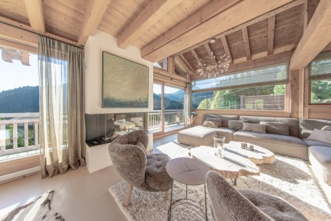 5 bedrooms House in Les Gets, France No. 99487 4