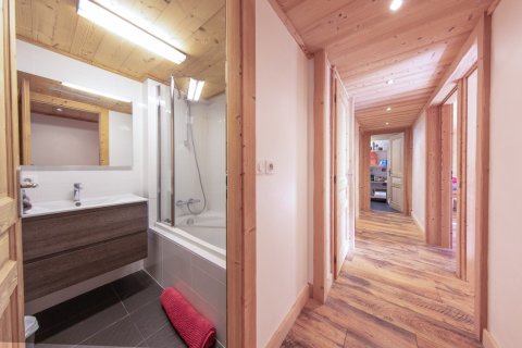 5 bedrooms House in Les Gets, France No. 99487 19