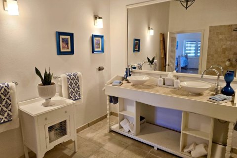 5 bedrooms Villa in Jolly Harbour, Antigua and Barbuda No. 75786 9