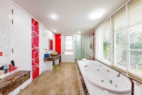4 bedrooms Villa in Phuket, Thailand No. 97269 13